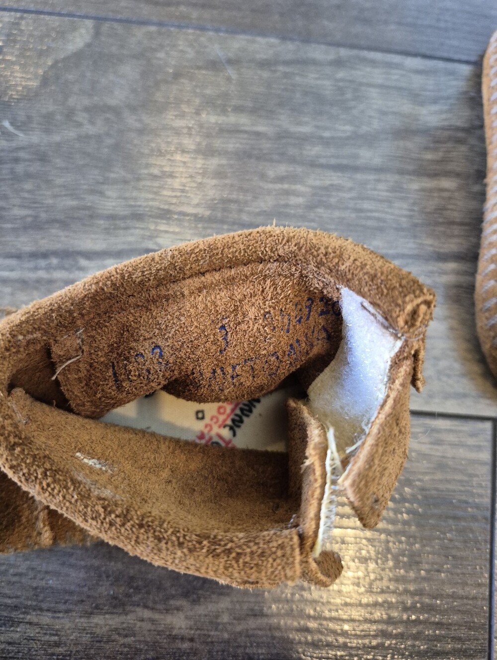 MINNETONKA Baby Moccasins - Picture 3 of 4